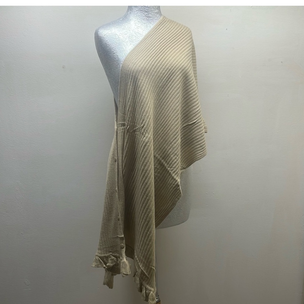 Poncho Beige. Style many ways.  👗